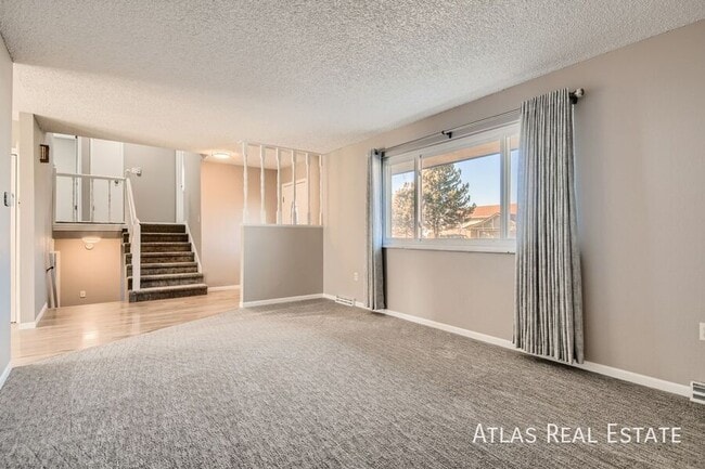 Building Photo - 886 S 11th Ave