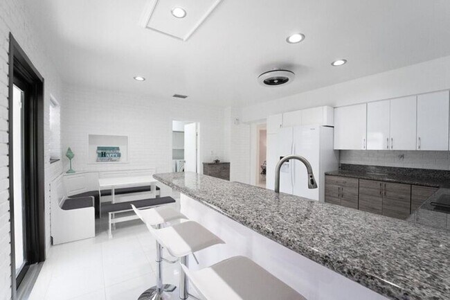 Foto del edificio - 1330 W Terra Mar Dr