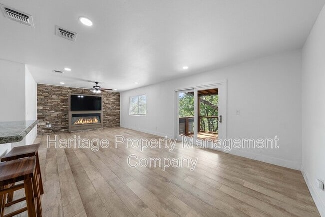 Building Photo - 784 Hill Top Dr