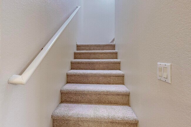 Building Photo - 6416 Los Pueblos Pl NW