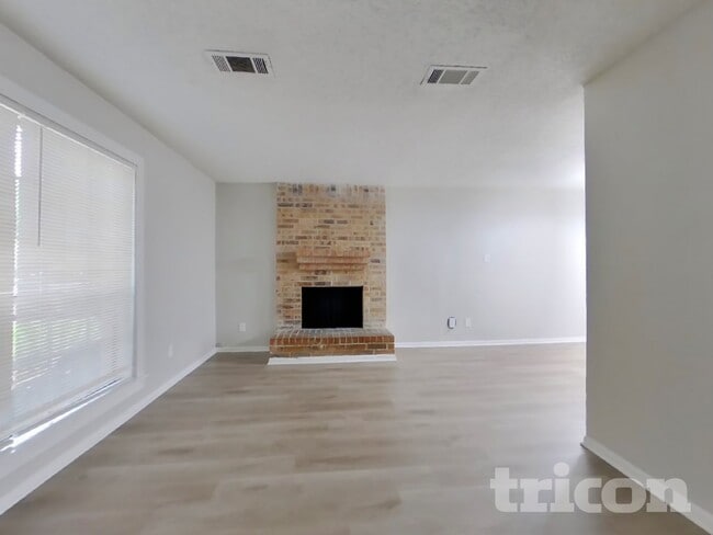 Building Photo - 19902 Burle Oak Dr