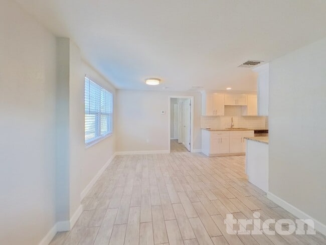 Foto del edificio - 4460 49th Ave N