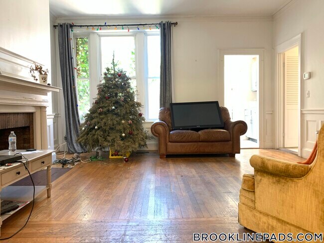 Foto del edificio - 1726 Beacon St