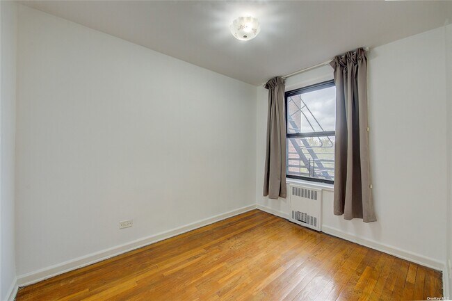 Building Photo - 90-11-90-35 35th Ave