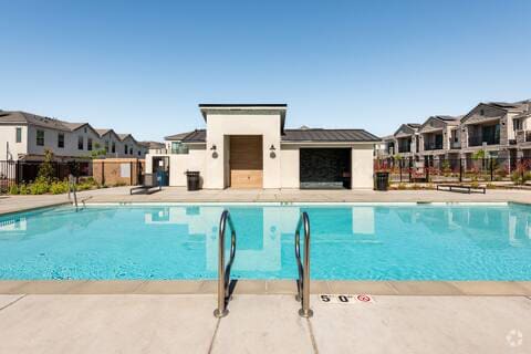Building Photo - 565 N Helm Ln