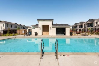 Building Photo - 565 N Helm Ln