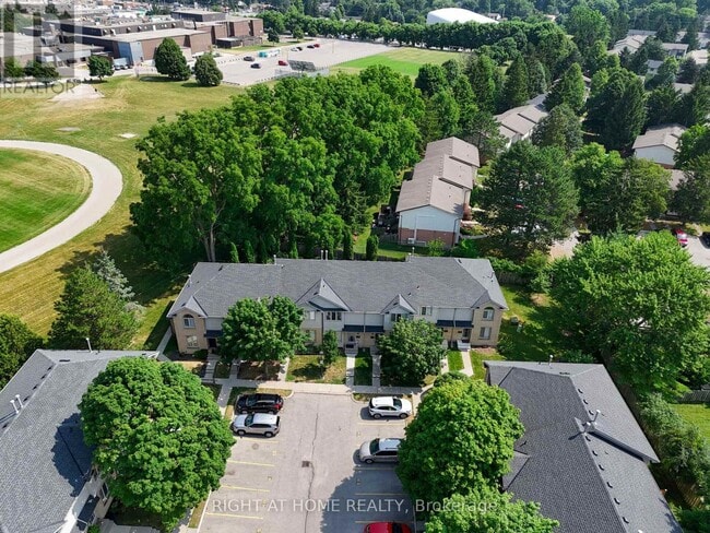 Building Photo - 925 Lawson Rd