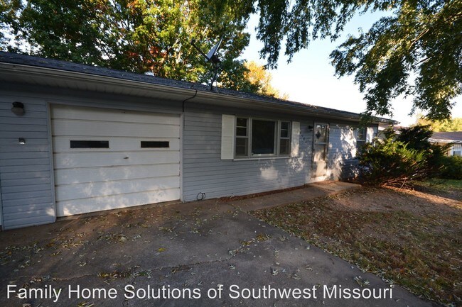 Building Photo - 1507 N Riverside Rd