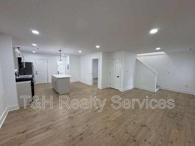 Building Photo - 1750 S Delaware St