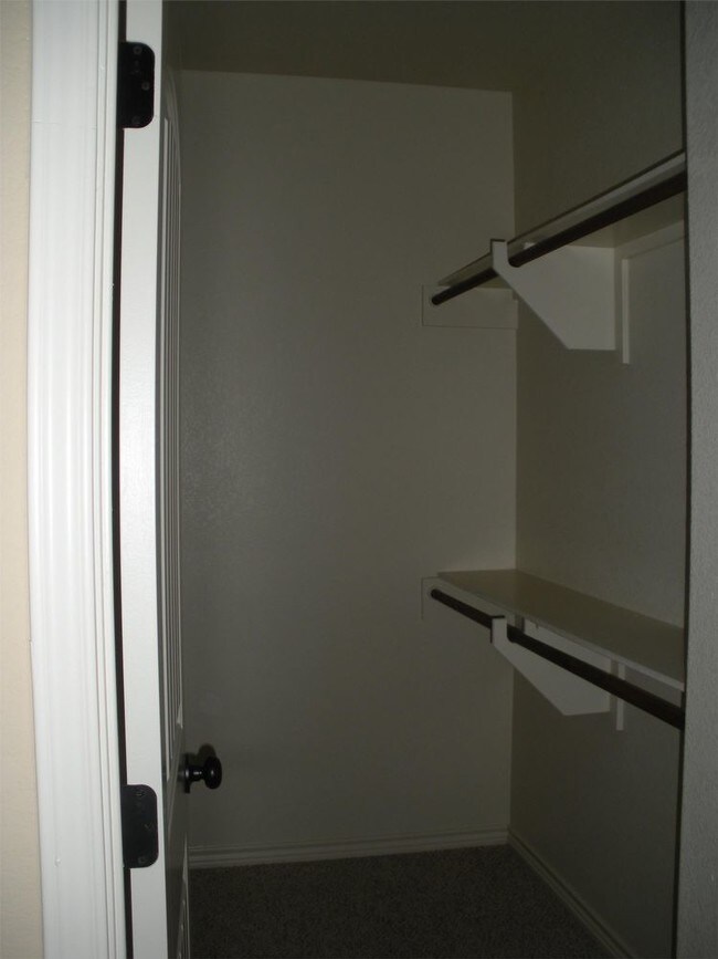 Foto del edificio - 504 Deacon Drive West