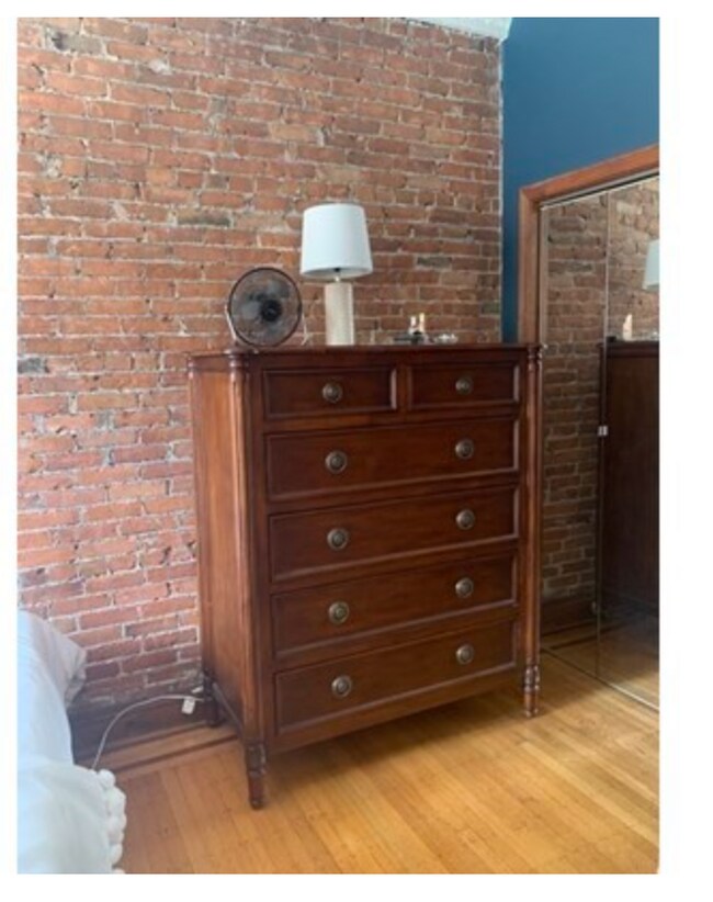 Building Photo - 393 Marlborough St