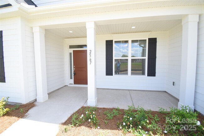 Foto del edificio - 2567 Cornelius Pl NW
