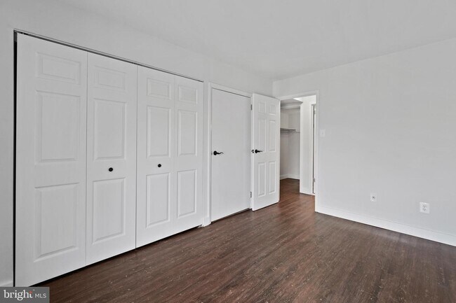 Foto del edificio - 11240 Chestnut Grove Square
