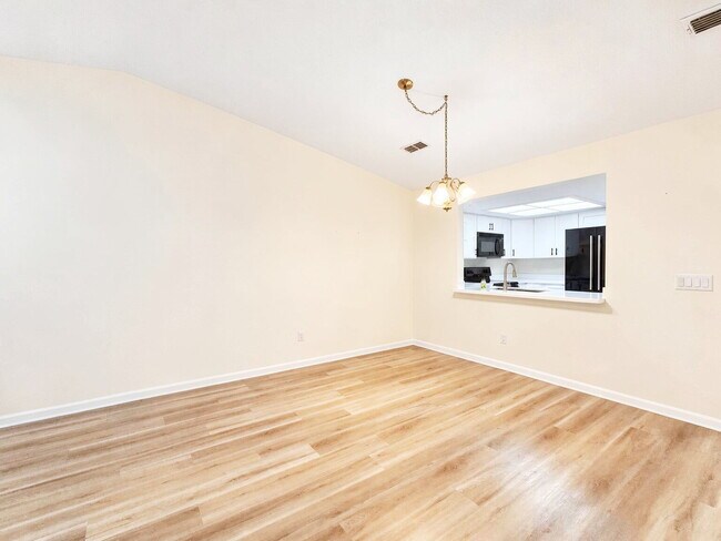 Building Photo - Cul-de-Sac Home with Huge Fenced Backyard
