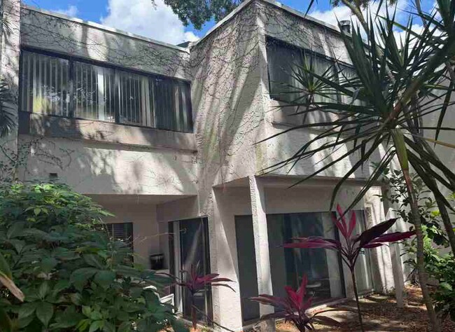 Foto del edificio - 4205 Fairway Cir