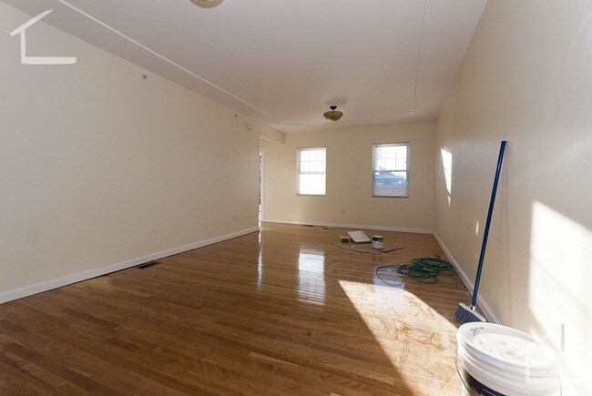 Building Photo - 34 Bentley St