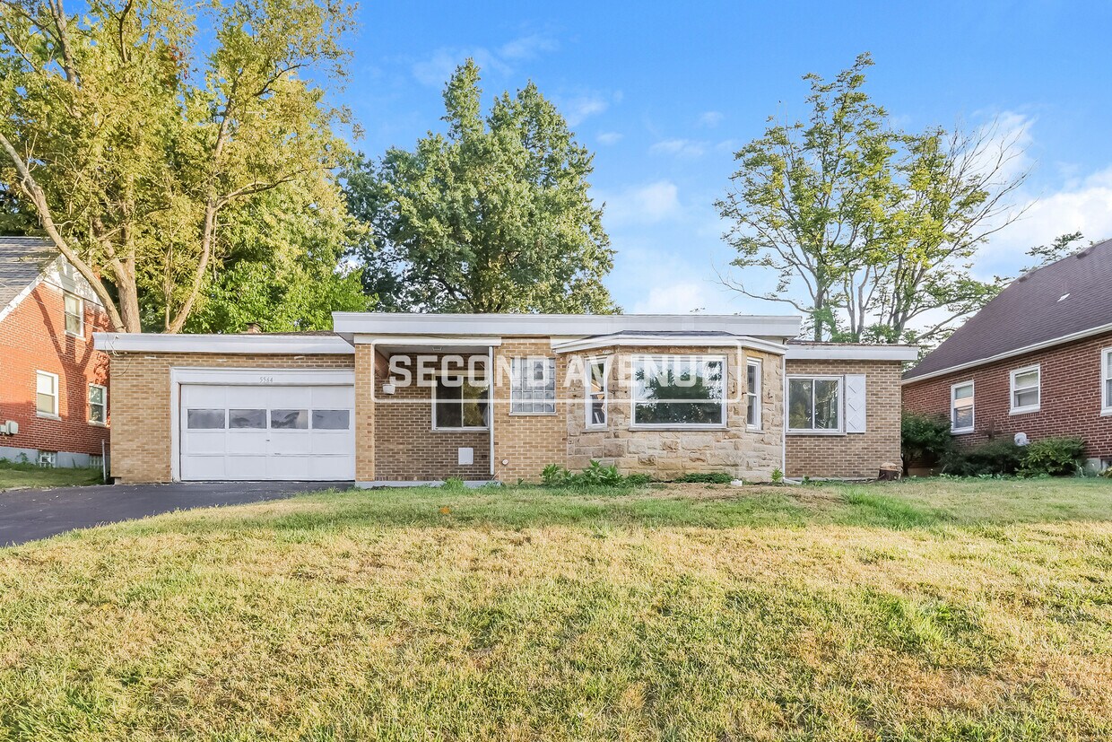 Primary Photo - 5564 Raceview Ave