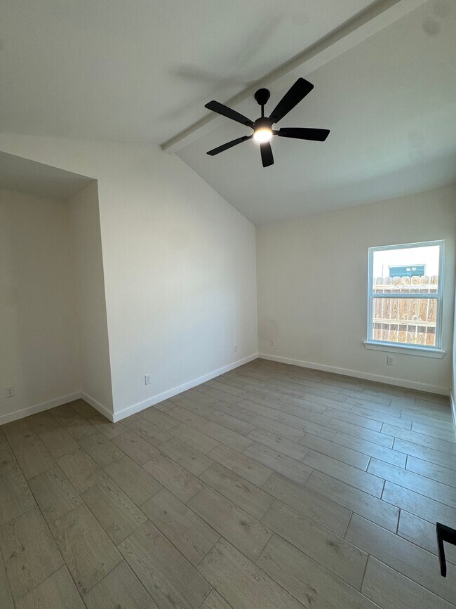 Foto del edificio - 2512 Mockingbird Rd