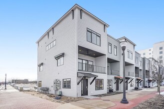 Building Photo - 251 W Western Ave