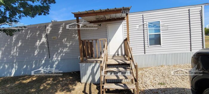 Primary Photo - Cozy 2 bed 1 bath home