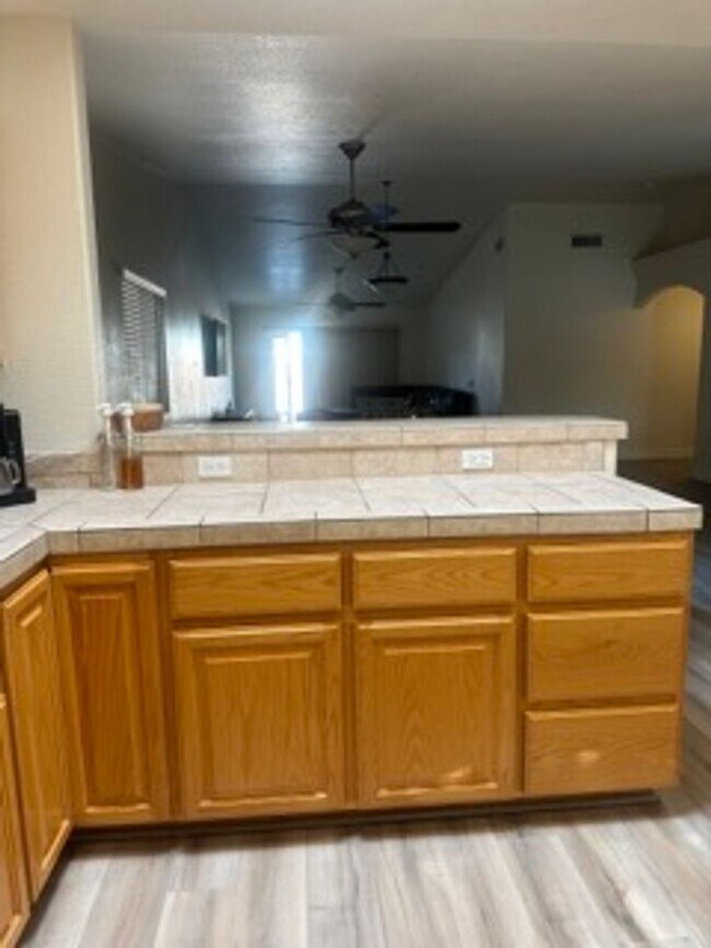 Building Photo - Perfectly Placed & Full of Space – 3 Bed i...