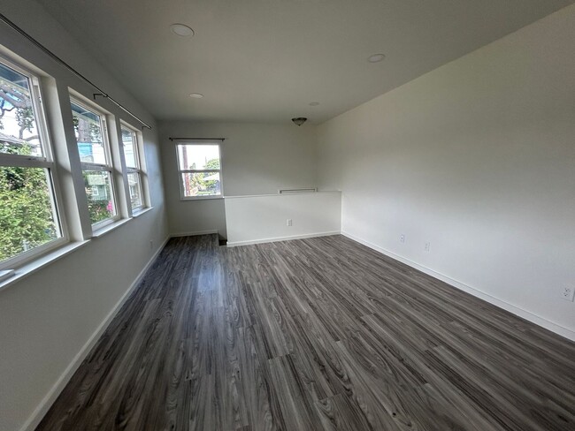 Building Photo - Newly Renovated Spacious Home In the Heart...