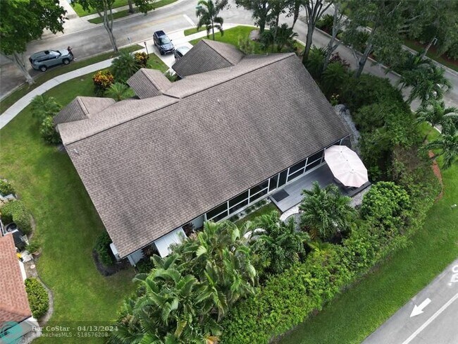 Foto del edificio - 720 Birdie Ct
