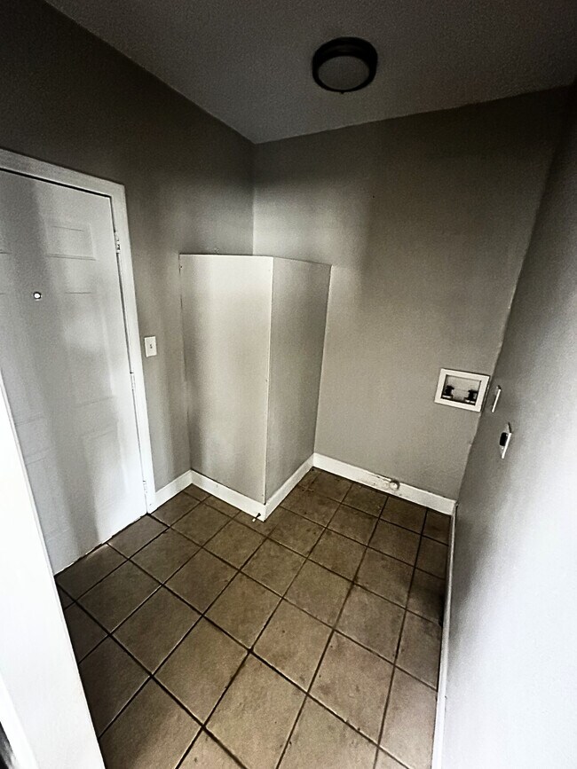 Foto del edificio - 408 E Michigan St