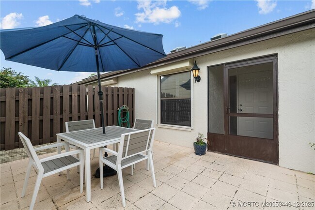 Foto del edificio - 1544 SW Silver Pine Way