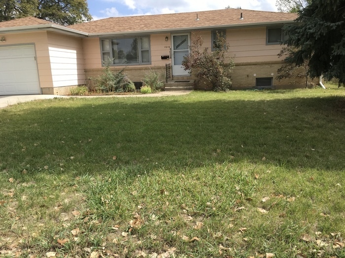 Building Photo - Fantastic 4 Bedroom/2 Bath Ranch Home with 1 car attached garage - Near Lake Loveland!