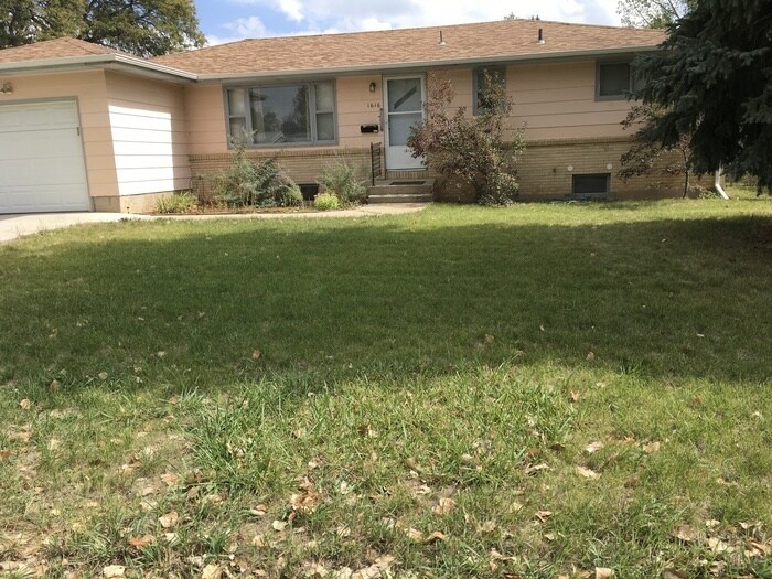 Foto del edificio - Fantastic 4 Bedroom/2 Bath Ranch Home with 1 car attached garage - Near Lake Loveland!