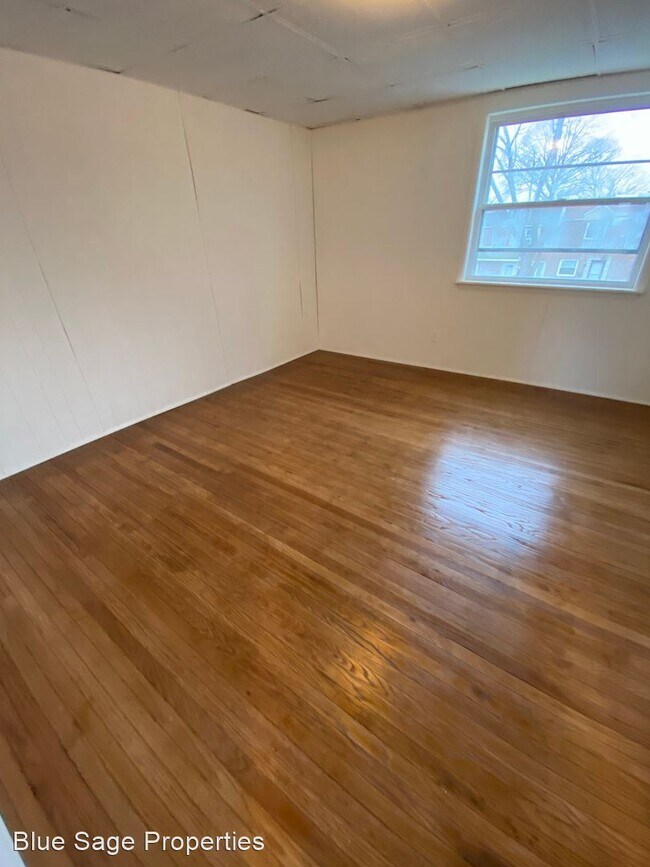 Building Photo - 3 br, 1 bath House - 819 Delview Dr