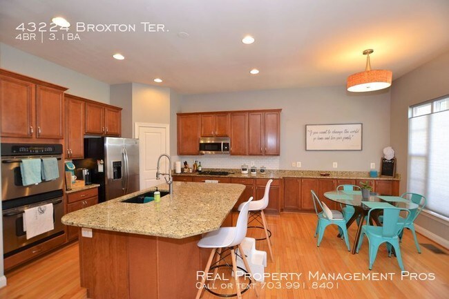 Building Photo - 43224 Broxton Terrace