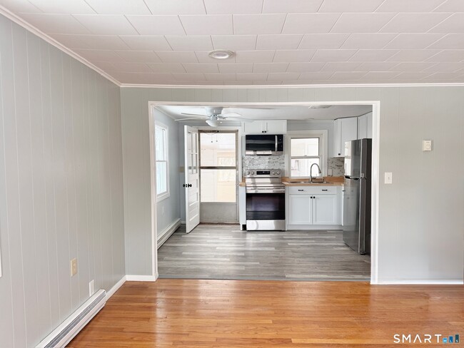 Building Photo - 37 Russell St