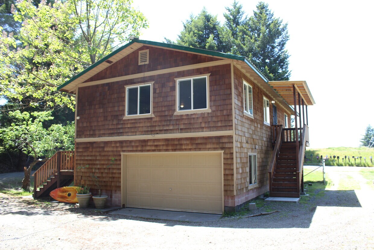 Primary Photo - 111 Beach Rd