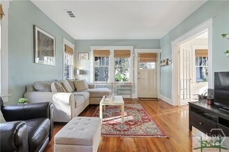 Building Photo - 709 E 48th St