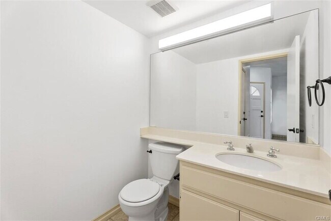 Building Photo - 148 Almador