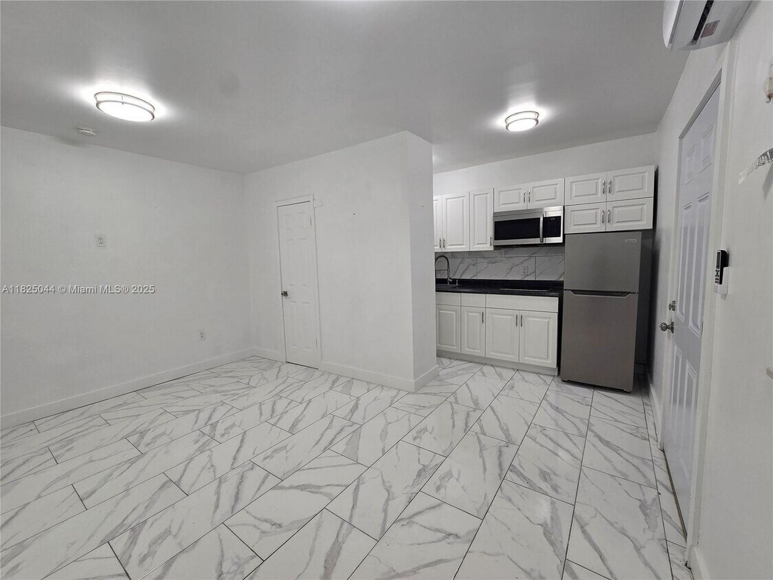 Foto principal - 1230 NW 70th St