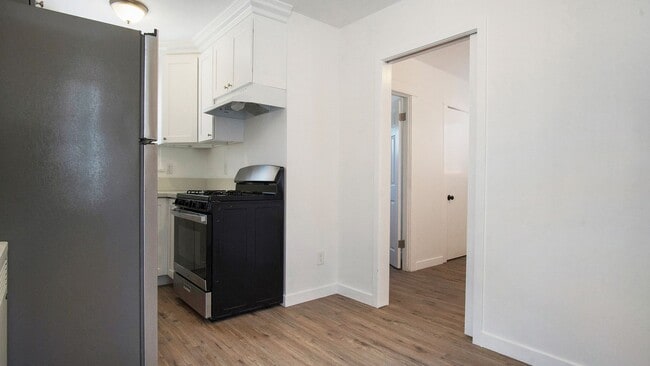 Building Photo - Lemon Avenue Triplex