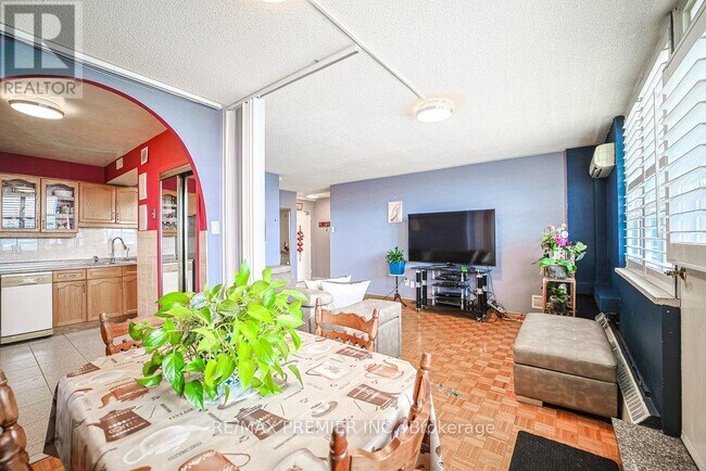 Building Photo - 3460 Keele St