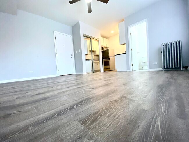 Foto del edificio - 4241 N Kenmore Ave