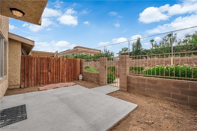 Foto del edificio - 2248 Short Pine Dr