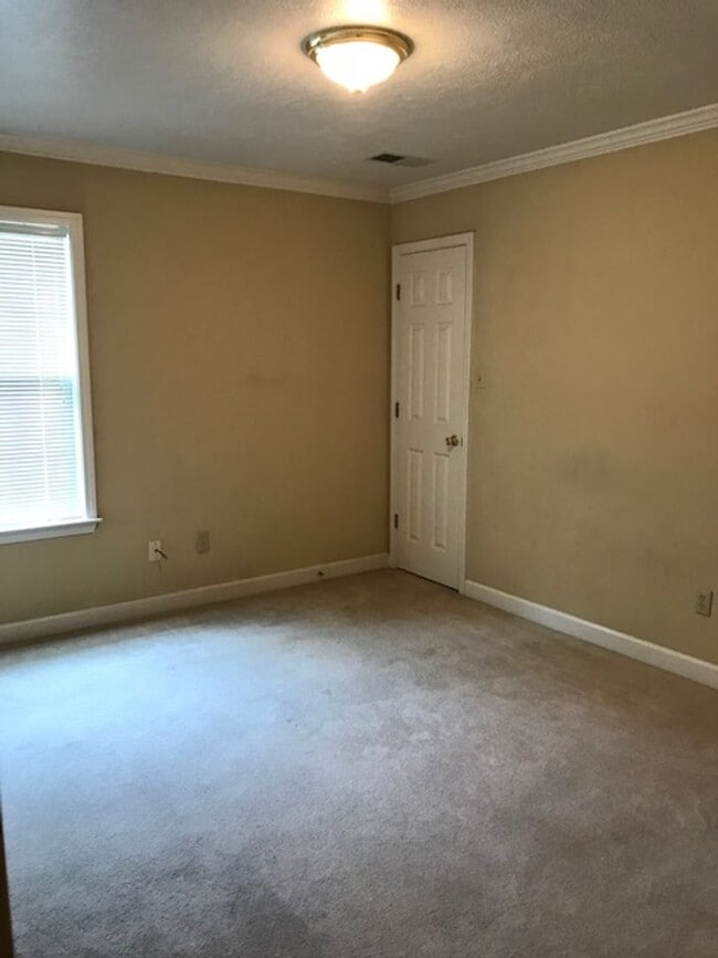 Building Photo - Keys to happiness