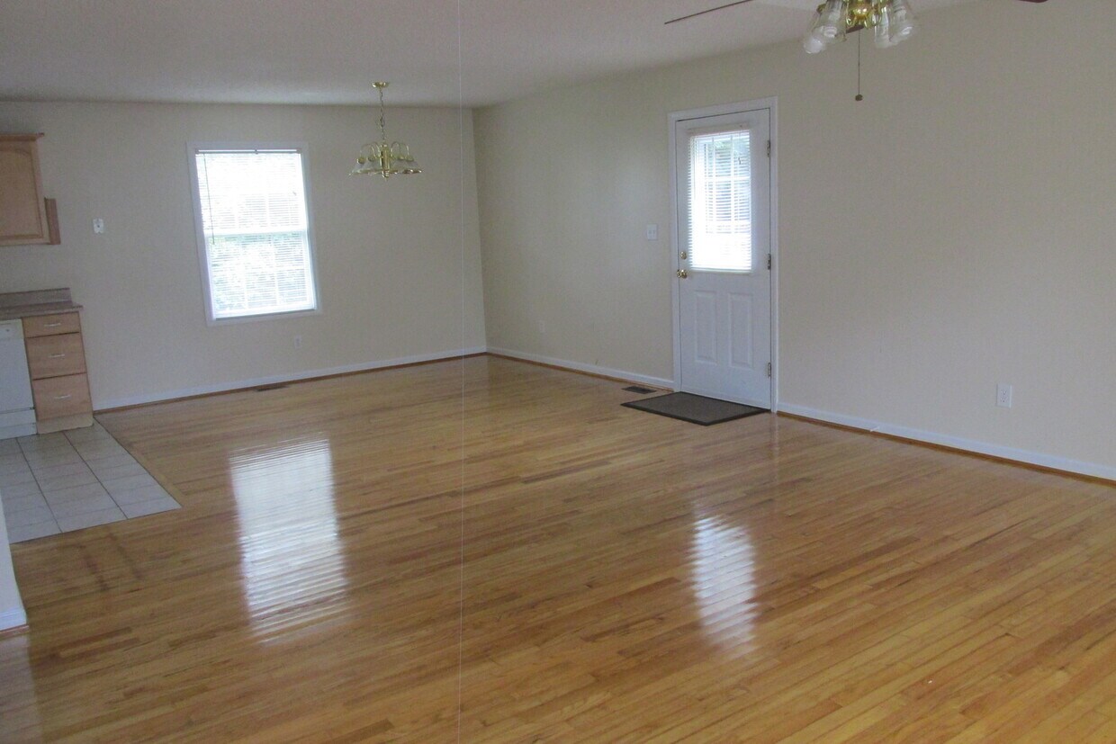 Primary Photo - Country living home for rent!