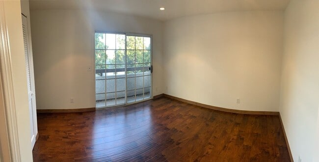 Building Photo - 305 E Valencia Ave