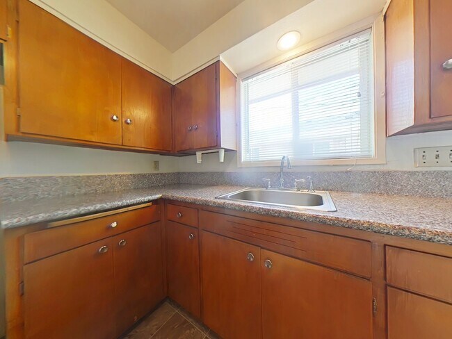 Foto del edificio - 2 Bedroom Duplex ~ Close to Campus
