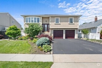 Building Photo - 67 Greatwater Ave