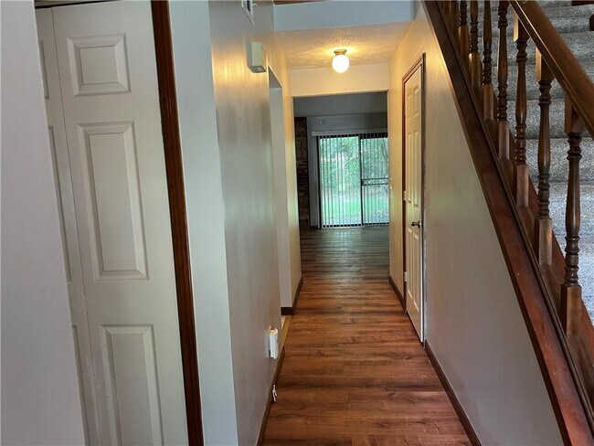 Foto del edificio - 1465 Stoneleigh Way