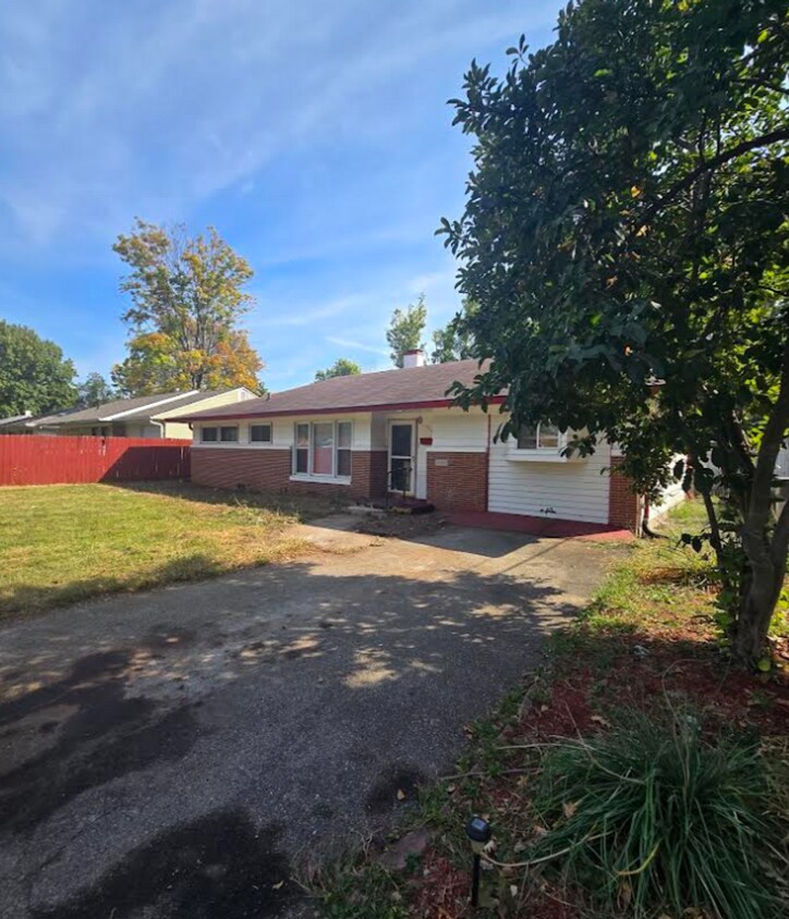 Large Three Bedroom with Bonus Room Single... - Large Three Bedroom with Bonus Room Single...