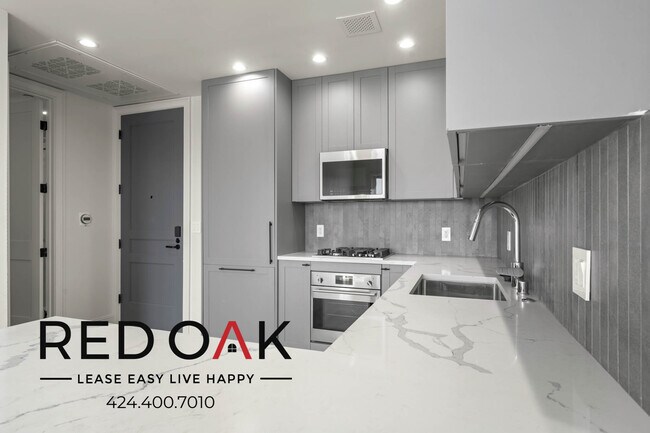 Foto del edificio - 2 Month Free Move-in Special! Incredible N...